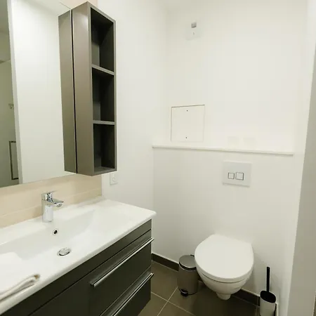 Confort Absolu A ,superbe Renove 7 Avec Salles De Bain Privatives * Paris