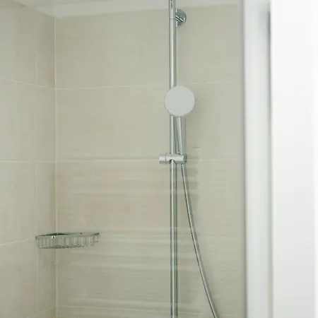 Appartement Confort Absolu A ,superbe Renove 7 Avec Salles De Bain Privatives *