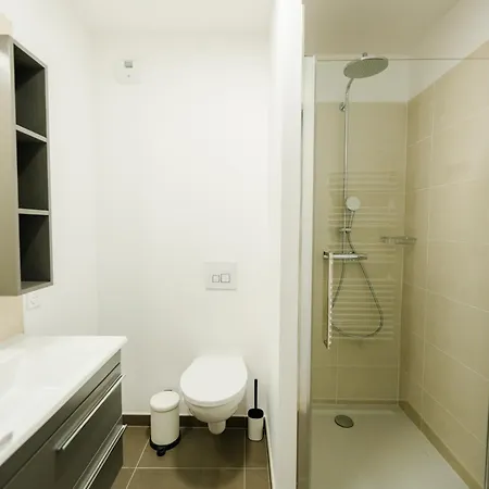 Confort Absolu A ,superbe Renove 7 Avec Salles De Bain Privatives Appartement Paris