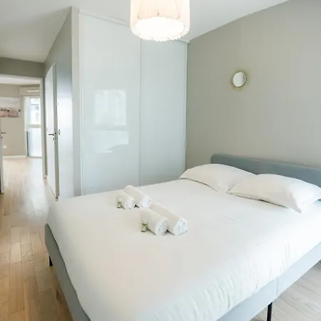 Appartement Confort Absolu A ,superbe Renove 7 Avec Salles De Bain Privatives *