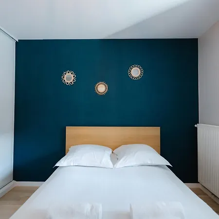 Confort Absolu A ,superbe Renove 7 Avec Salles De Bain Privatives *