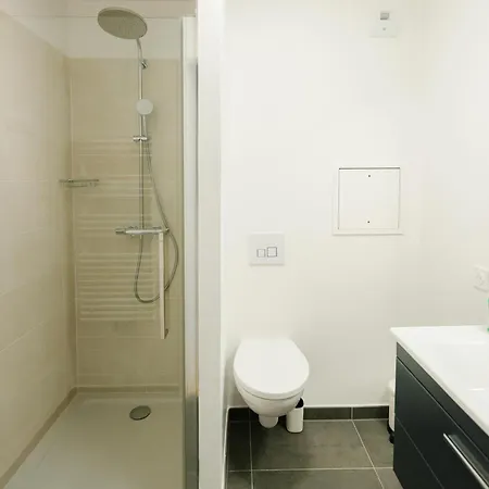Confort Absolu A ,superbe Renove 7 Avec Salles De Bain Privatives *