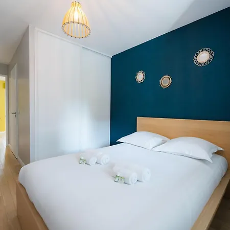 Confort Absolu A ,superbe Renove 7 Avec Salles De Bain Privatives Appartement Paris