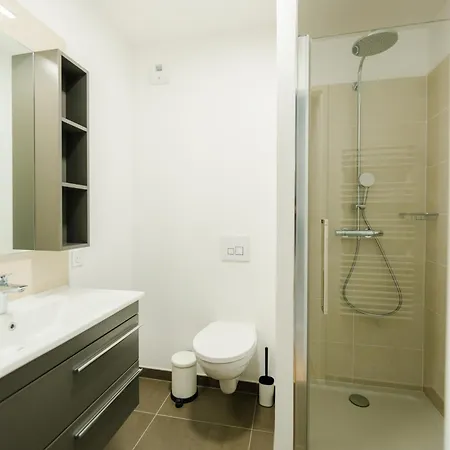 Appartement Confort Absolu A ,superbe Renove 7 Avec Salles De Bain Privatives *