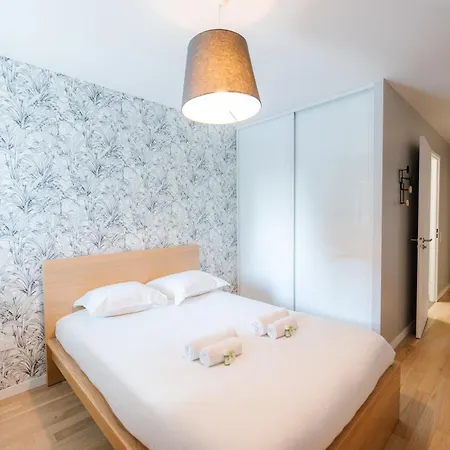 Confort Absolu A ,superbe Renove 7 Avec Salles De Bain Privatives Appartement *