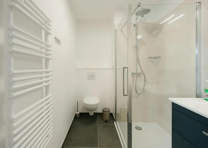 Confort Absolu A ,superbe Renove 7 Avec Salles De Bain Privatives