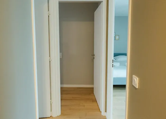 Confort Absolu A ,superbe Renove 7 Avec Salles De Bain Privatives *