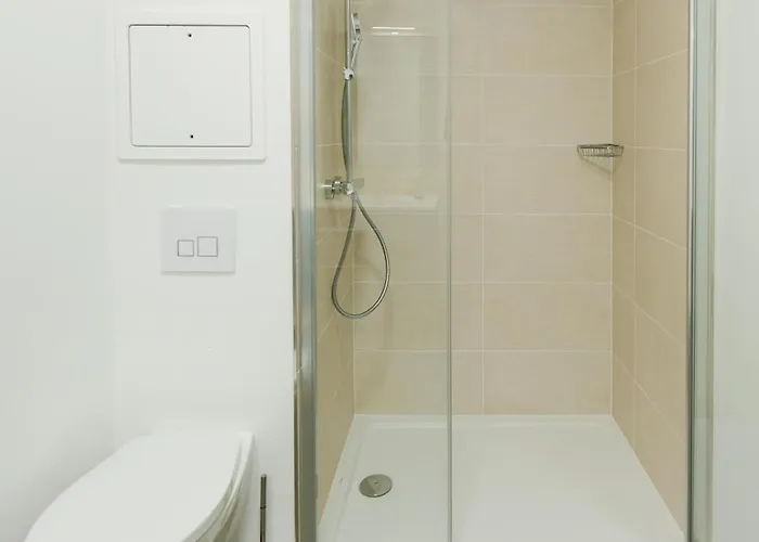Confort Absolu A ,superbe Renove 7 Avec Salles De Bain Privatives *
