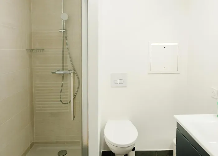 Confort Absolu A ,superbe Renove 7 Avec Salles De Bain Privatives *